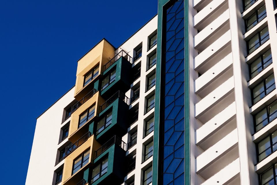 Un edificio puede presentar puentes térmicos en su fachada