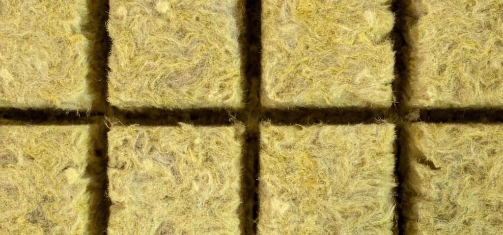 Bloques de lana de roca para aislamiento térmico.