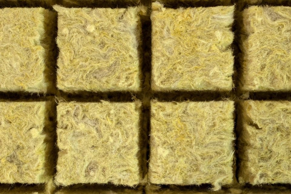 Bloques de lana de roca para aislamiento térmico.