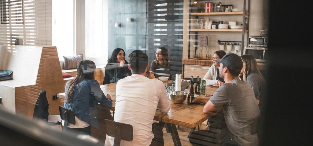 Ahorrar energía en la oficina es posible mediante acciones individuales y mejoras constructivas.