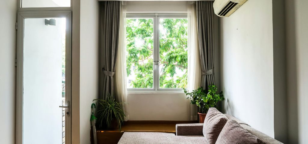 Un sistema de aire acondicionado en una vivienda.,