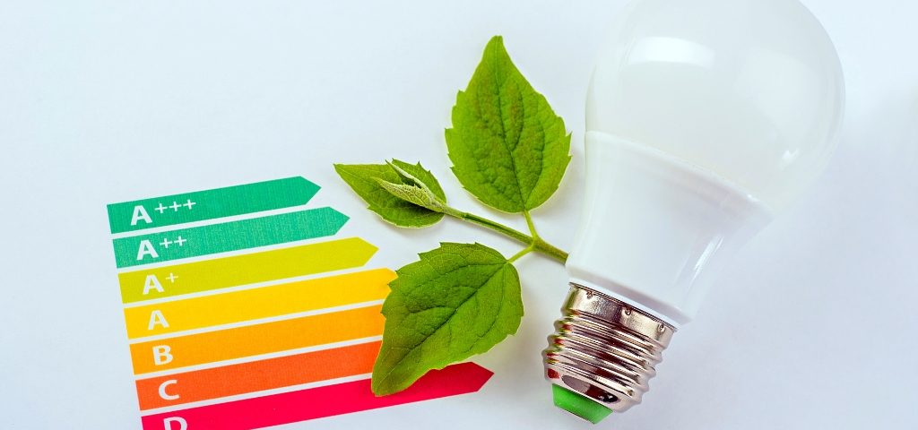 Una bombilla, símbolo de la eficiencia energética.