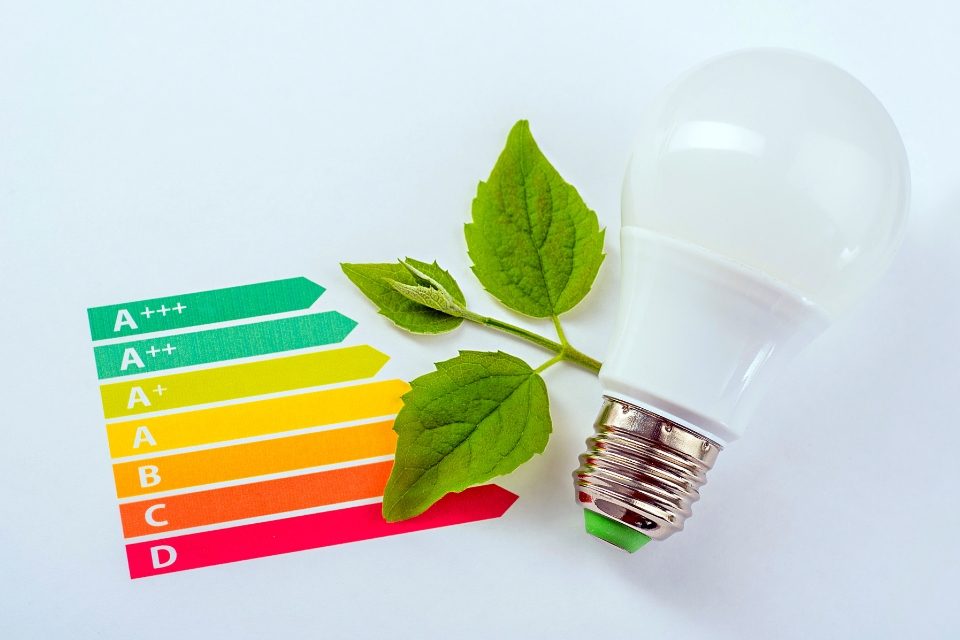 Una bombilla, símbolo de la eficiencia energética.